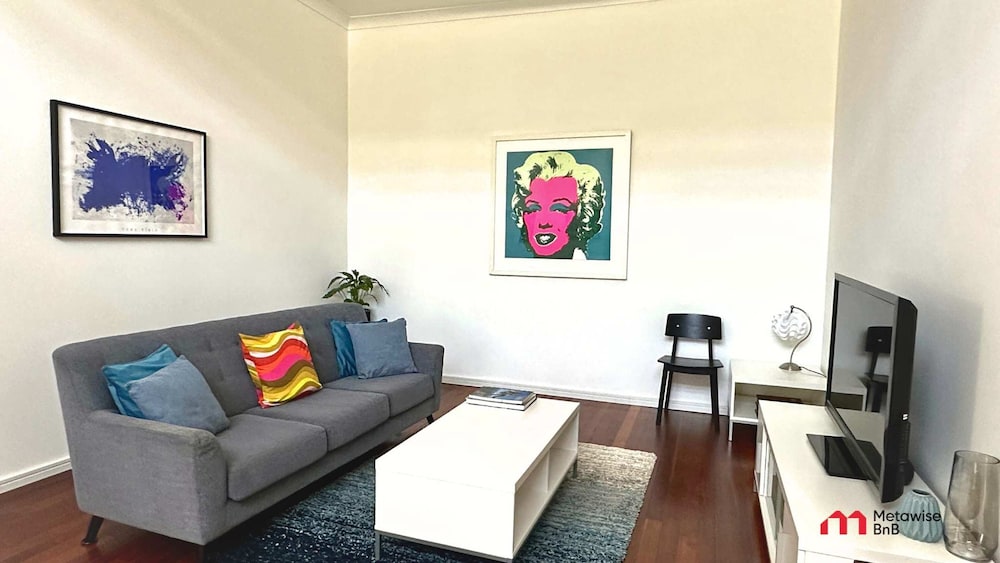 Metawisebnb 2BR Industrial Charm in Petersham