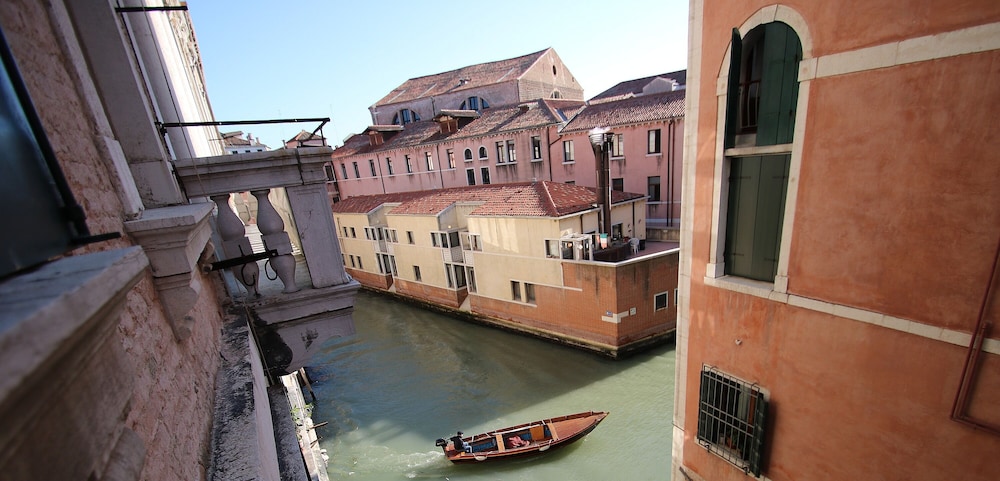 MARCO Canal-views