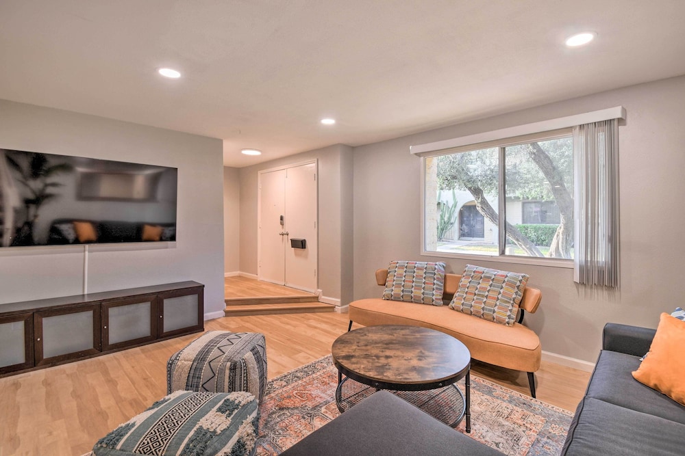 Scottsdale Gem: Pool Access, Walk to Old Town