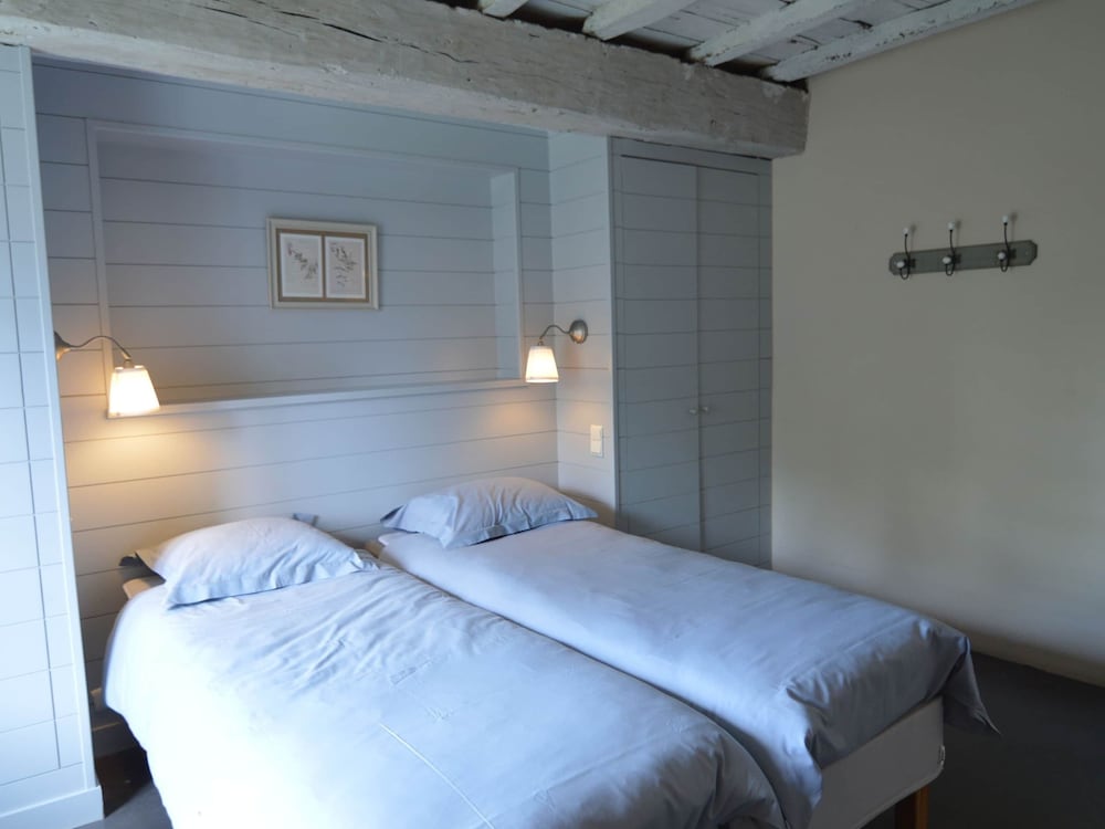 Elegant Estate Stay, Maredsous view 2