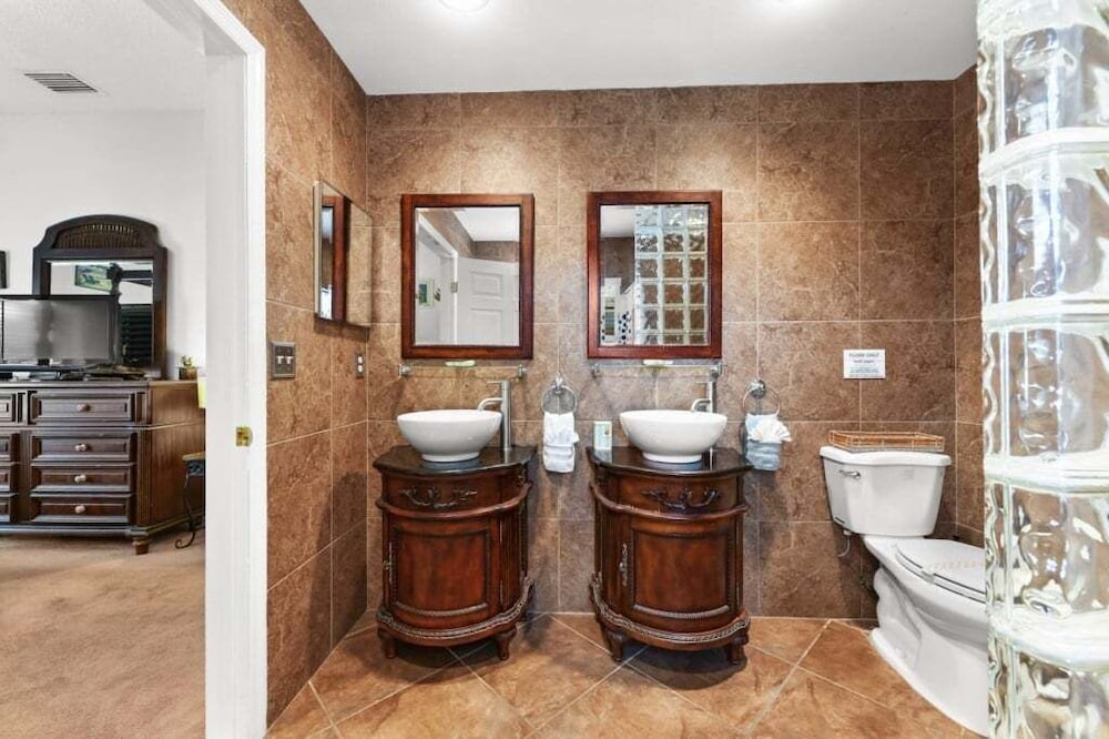 Cozy 3br Home W/ Private Pool Near Disney 3 Bedroom Villa