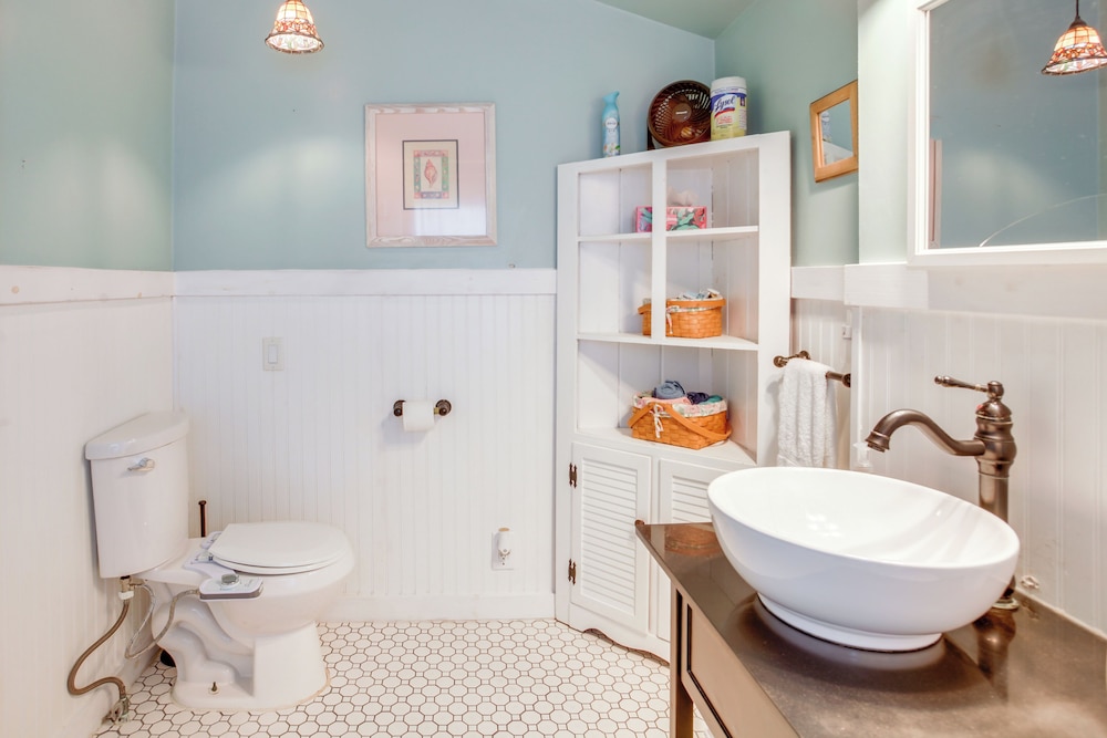 < 1 Mi to Downtown Fort Myers: Tranquil Retreat