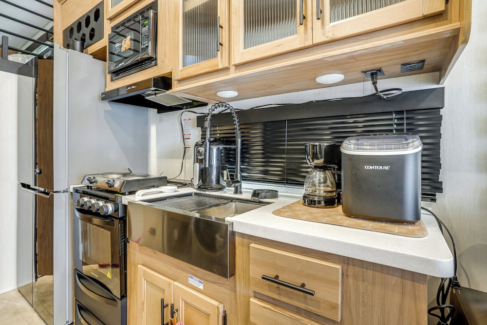10 Mi to Leesylvania & River: Sleek Mobile Home