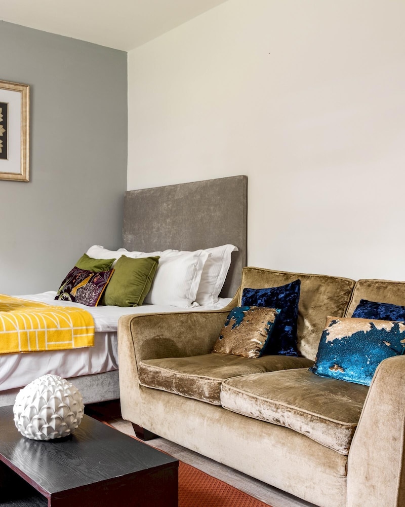Beautiful 1 Bedroom Apartment With a Garden in Fulham