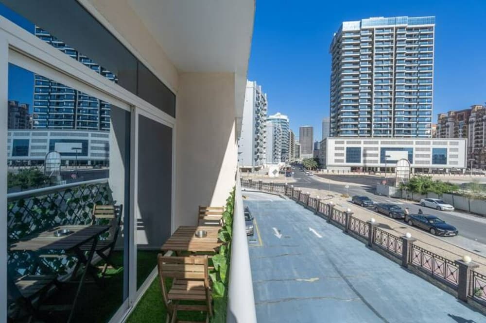 Calm Studio Apartment Right by the Golf Courses in Sports City