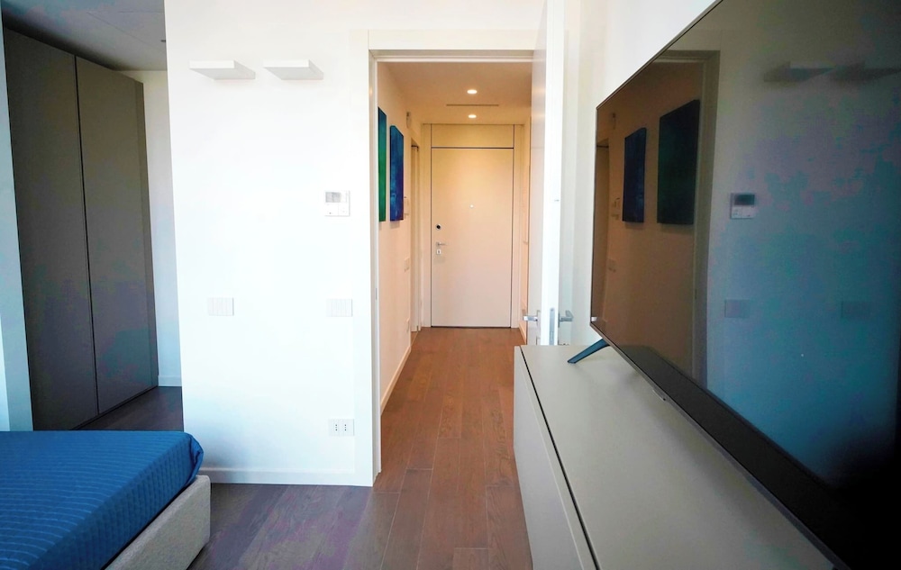 San Babila Central Tower by Rentopolis - High-end 1bdr with panoramic terrace overlooking Duomo