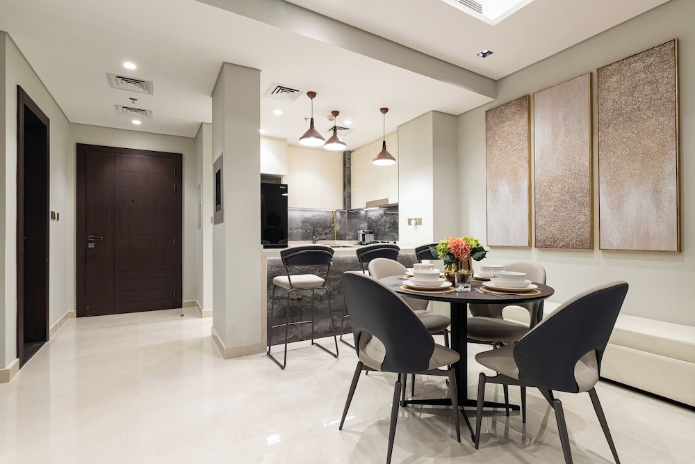 SIMPLY COMFORT Skyline Apts at Nobles Tower with Luxury Burj View