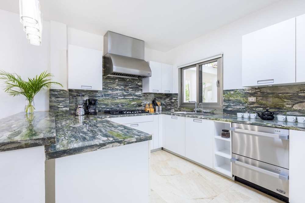Villa Desiree 5BR Cocotal Luxury Villa Pool Maid