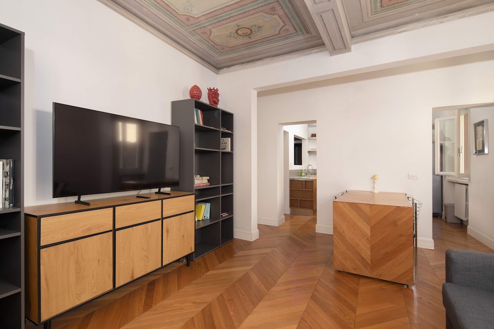 Modern 2BR Apartment in Historic Florence