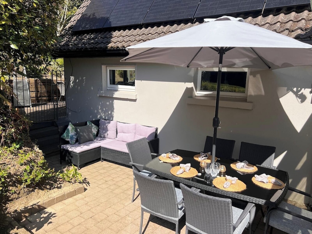 Spacious 5-bed House - Garden, Parking & Bbq