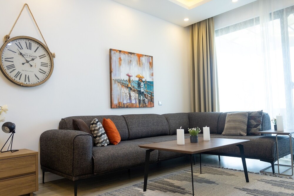 Elegant Two-bedroom Apartment in Upscale Surroundings