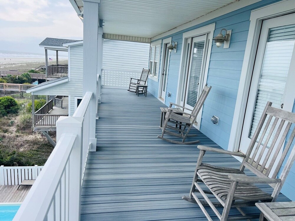 Sunny Times 4 Bedroom Home by RedAwning