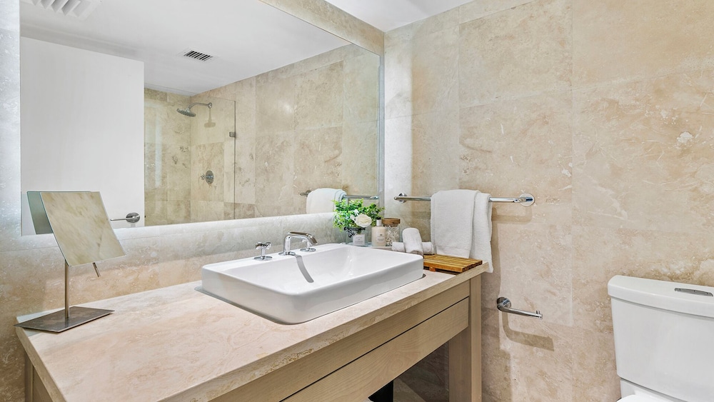 Luxury Vacation Rentals at 1 Hotel & Homes by LRMB