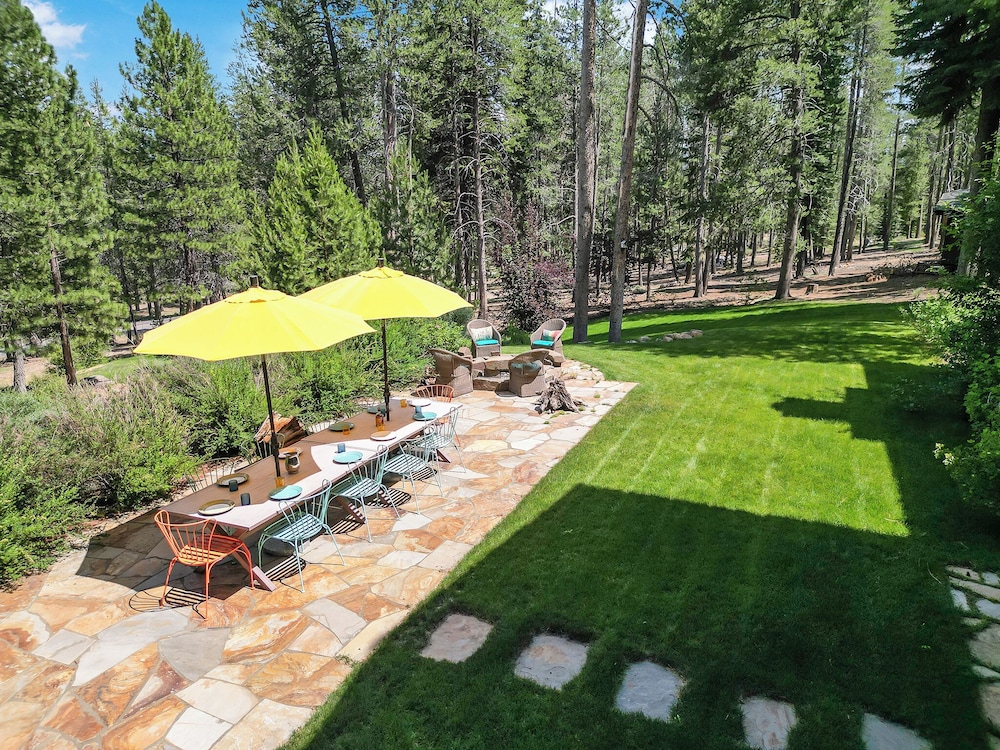 Star Haven Retreat 5 BDR Stunner!