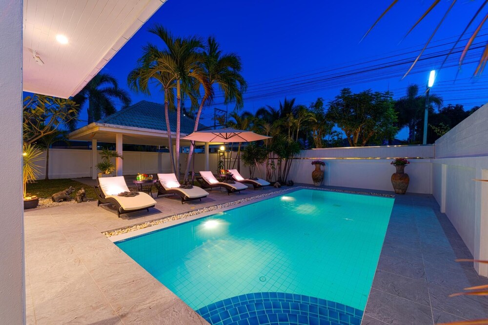 Modern Private 3 Bedroom Pool Villa GA1
