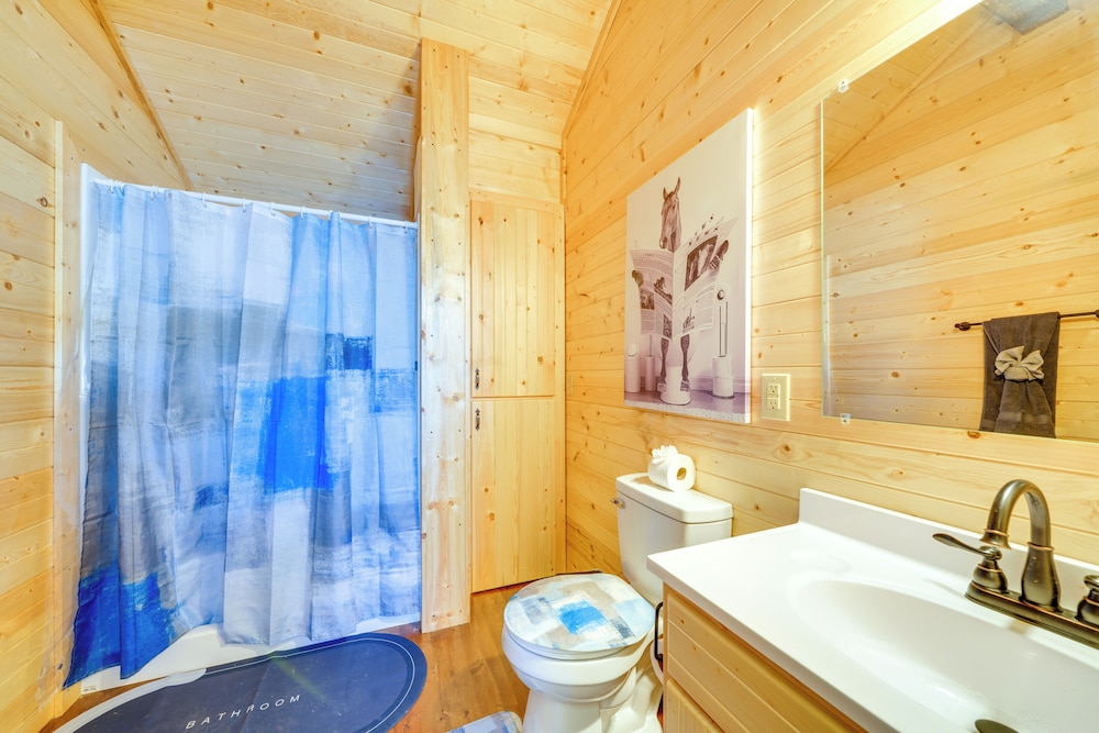 31 Mi to Louisville: Cabin on 235 Acres!