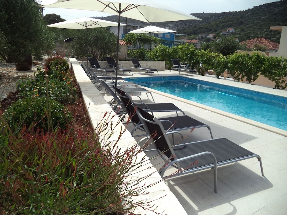 Mario - Apartment With Pool - A1 view 3