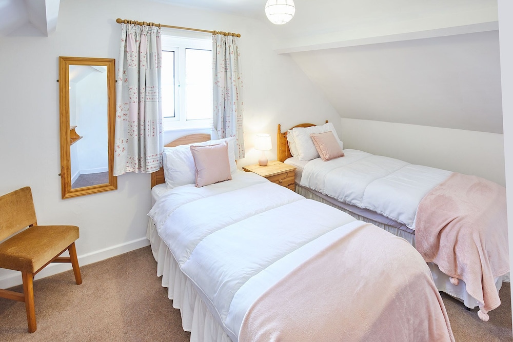 Host Stay Harvest Cottage view 2