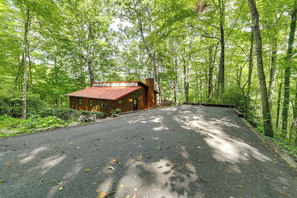 Smoky Mtn Cabin, 7 Mi to Cataloochee Ski Area!