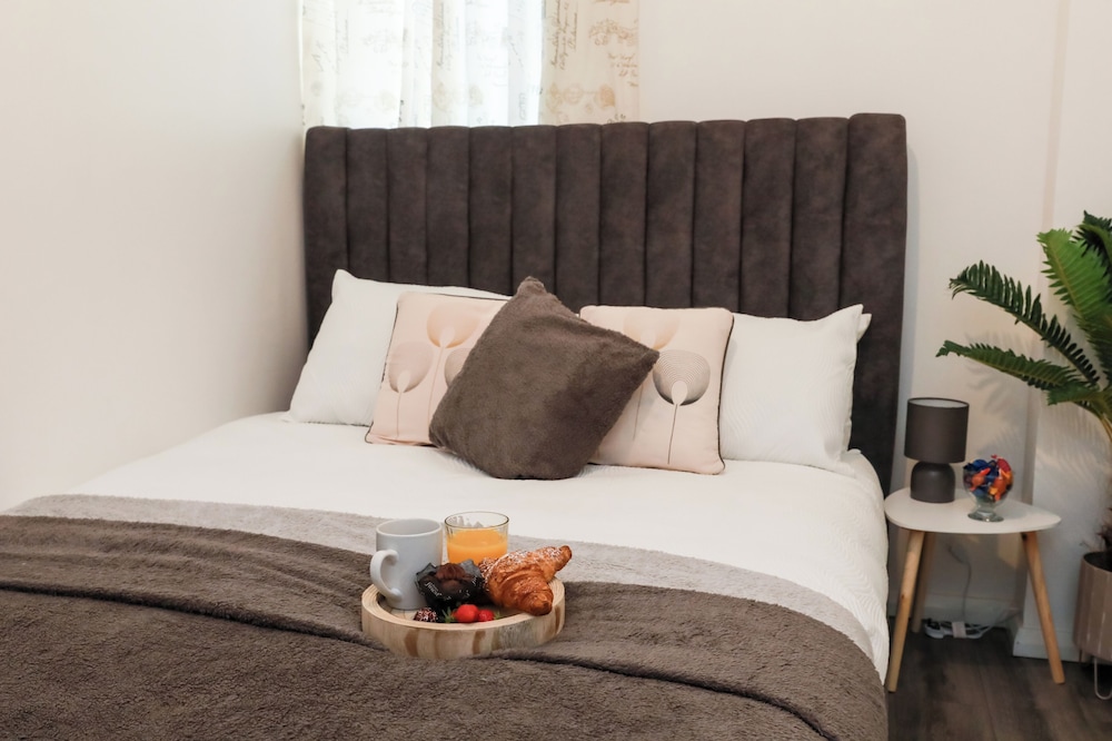 Victoria Road Apartment in Stoke