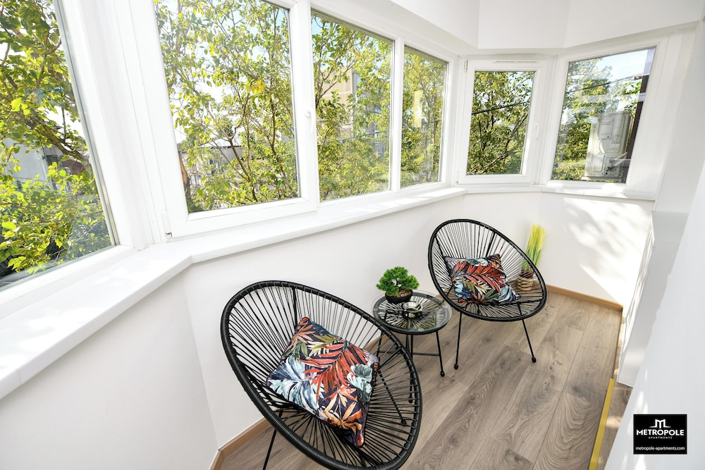Metropole Apartments Central City