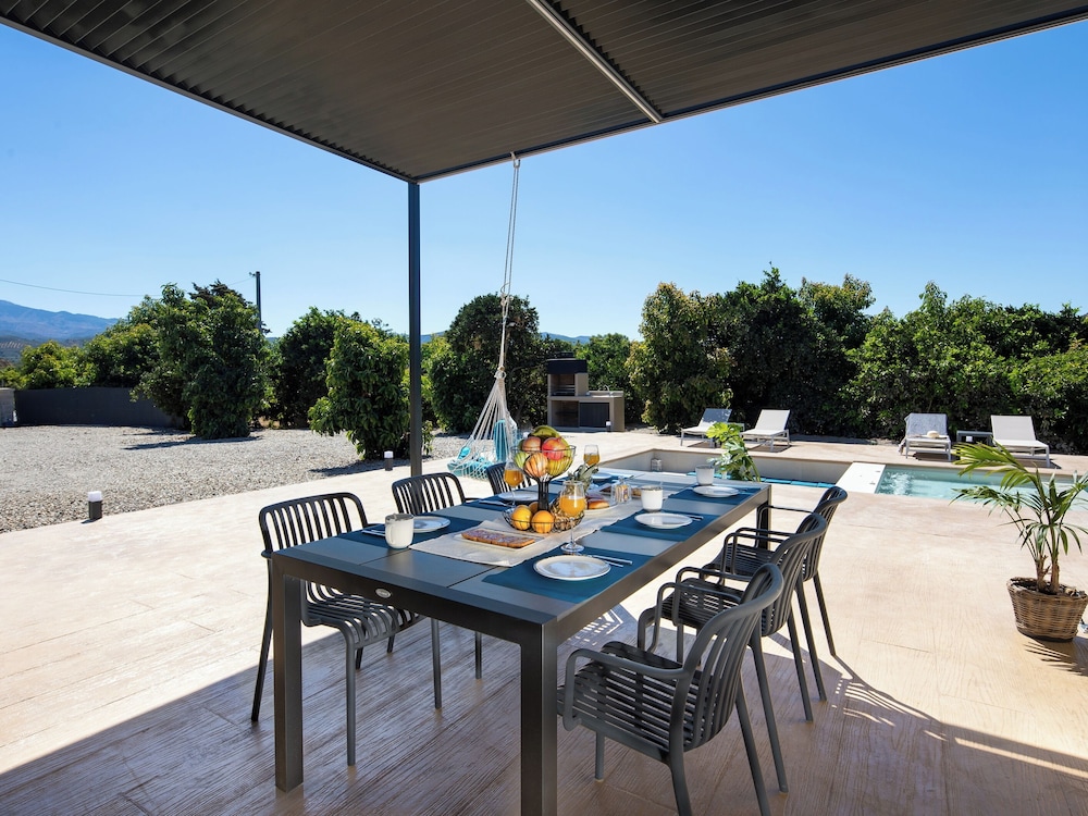 PanStel Luxury Villas - pools & jacuzzi