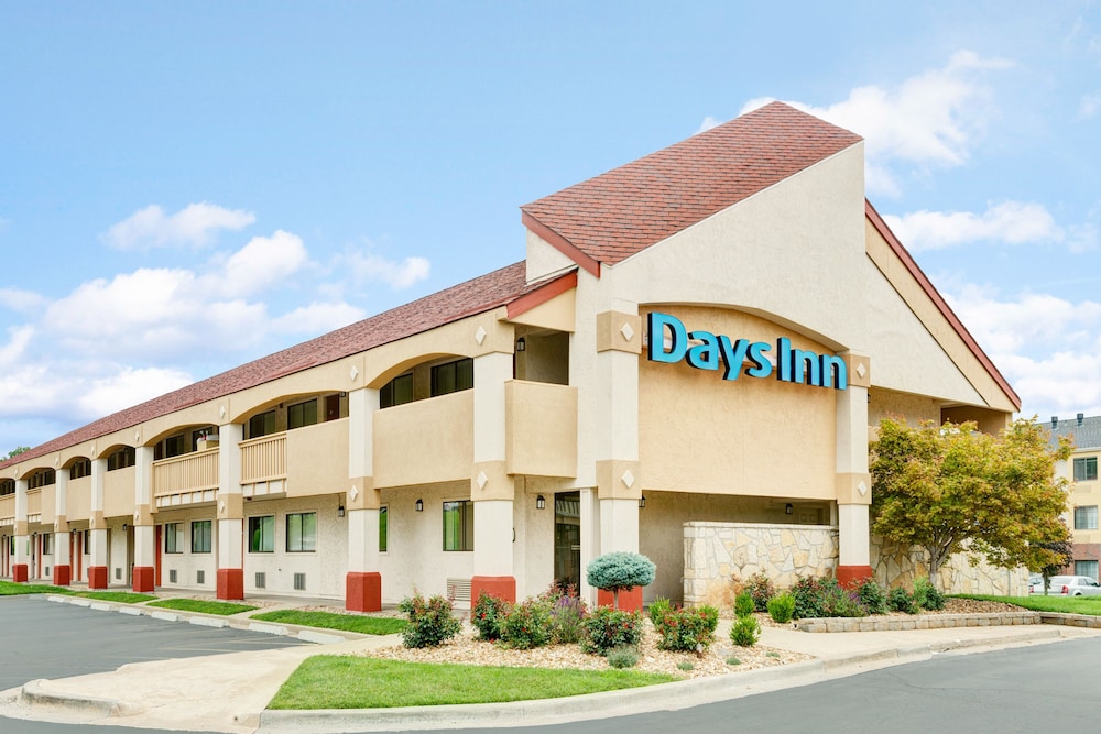 Days Inn by Wyndham Overland Park/Metcalf/Convention Center - Property Image 7