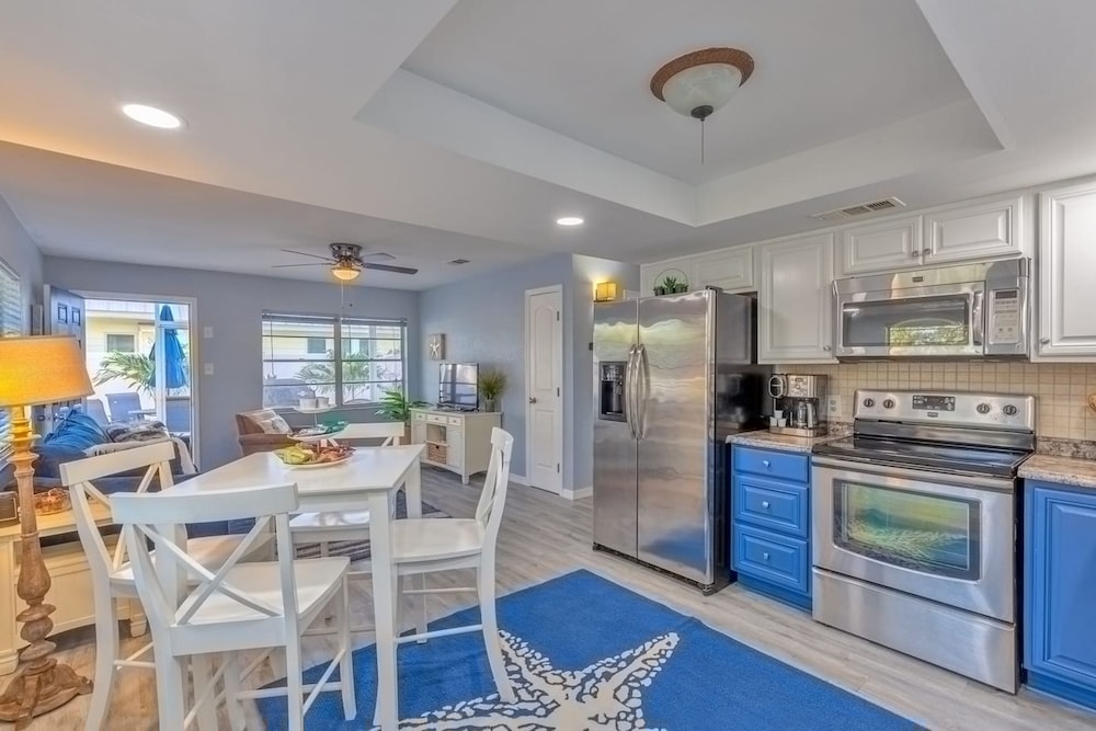Royal Blue Downtown-gulfport-heated Pool