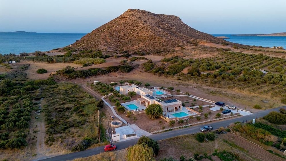 Kastri Hill Luxury Villas