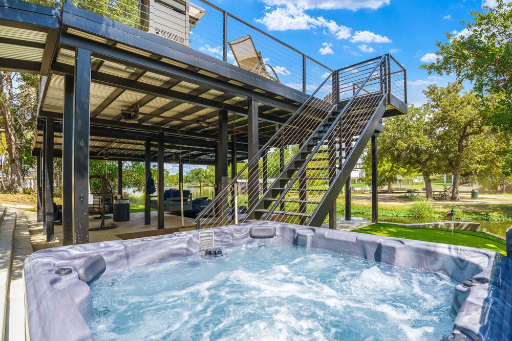 Marble Falls Vacations - Pet-friendly Lake LBJ Retreat w/ Deck  Hot Tub! - Property Image 7