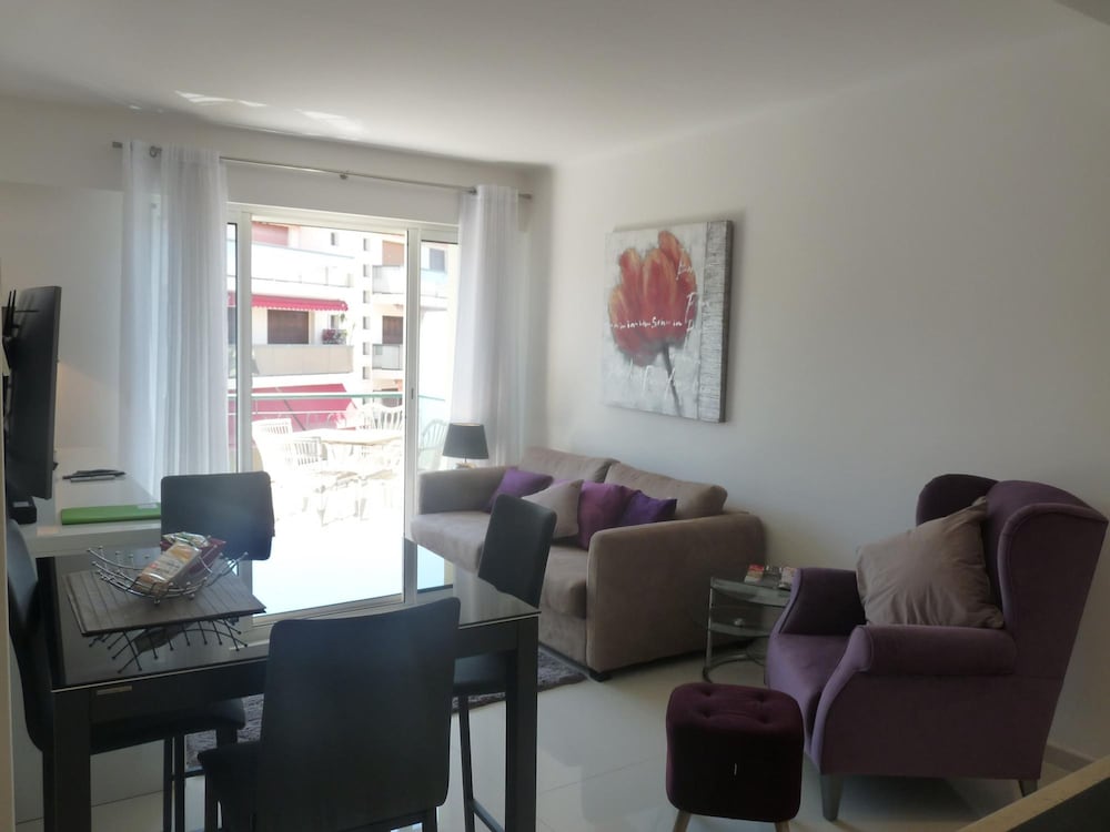 Two Bedroom Apartment Next to the Croisette in Cannes a Short Walk to the Palais des Festivals - 1961