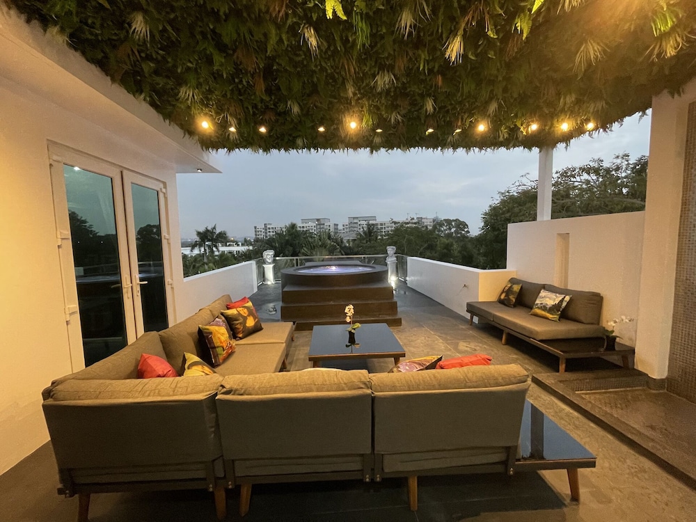 Hollywood Pool Villa Jomtien Pattaya