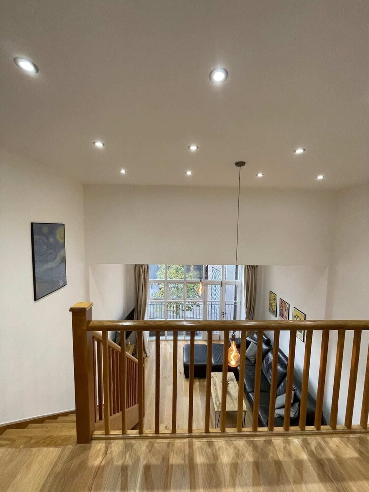 Stunning 3BD Maisonette W/balcony - Old Street!