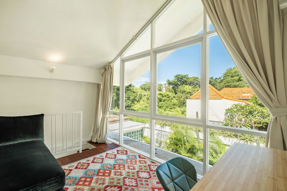 Tropical 1BR Private Pool Villa, 8 mins to beach In Uluwatu