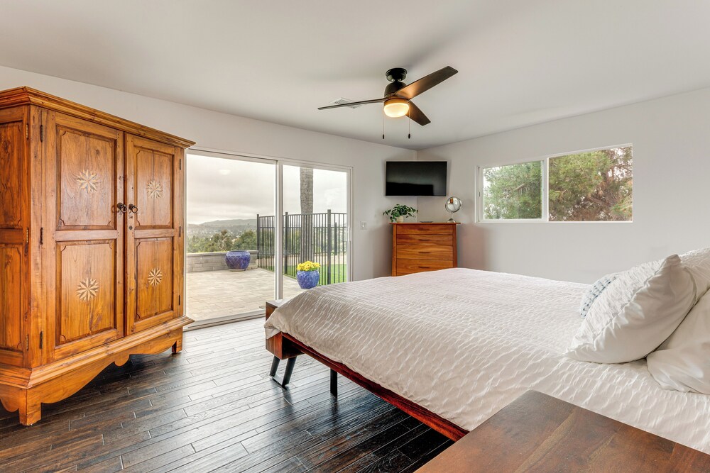 2 Mi to Lake Poway: Mtn-view Escape w/ Patio!
