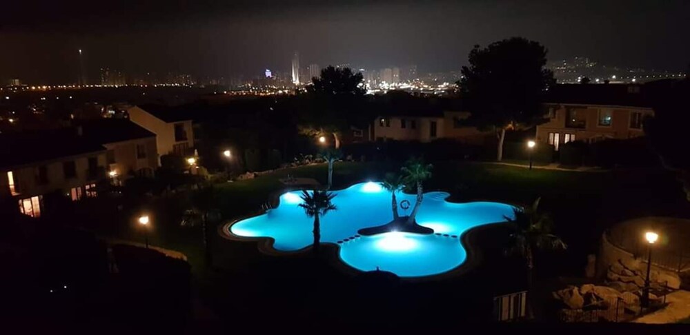 House - Sleeps 6 With Stunning Views