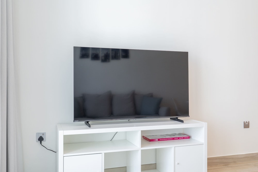 Sleek 1 Bedroom in Studio One With Great Amenities