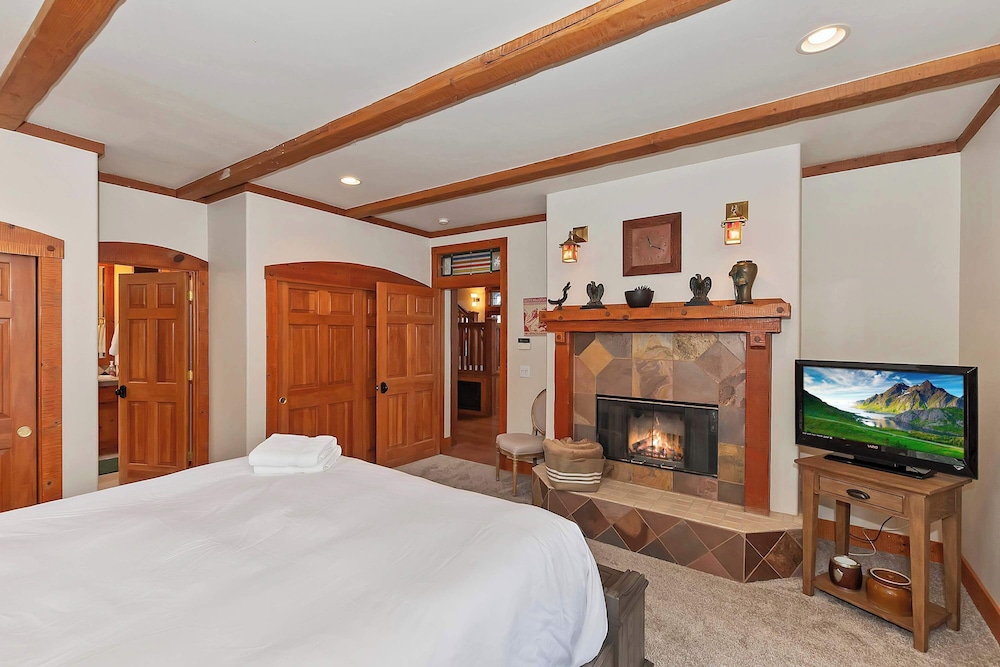 Matterhorn Peak Lodge – Upscale Mountain Escape