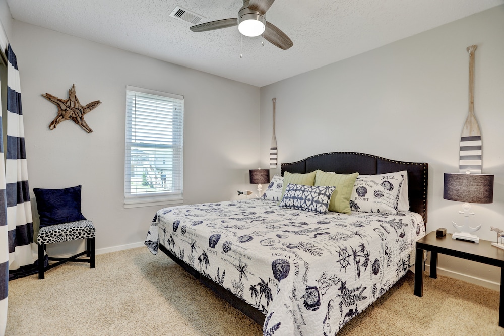 < 1 Mi to Sea Isle Beach: Home w/ Fire Pit & Grill view 3