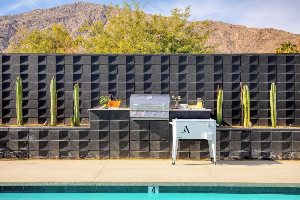 Blackhaus B : 4 Bedroom Suite by Avantstay 4-rooms