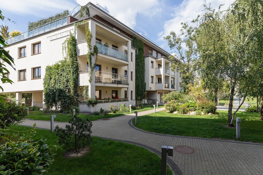 Kraków Błonia Apartment by Renters view 5