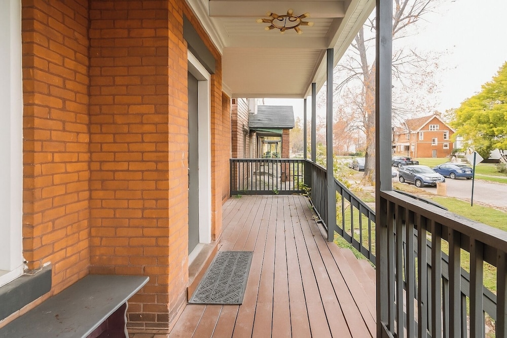 Detroit 6BR House Wifi, Parking, Pet Friendly
