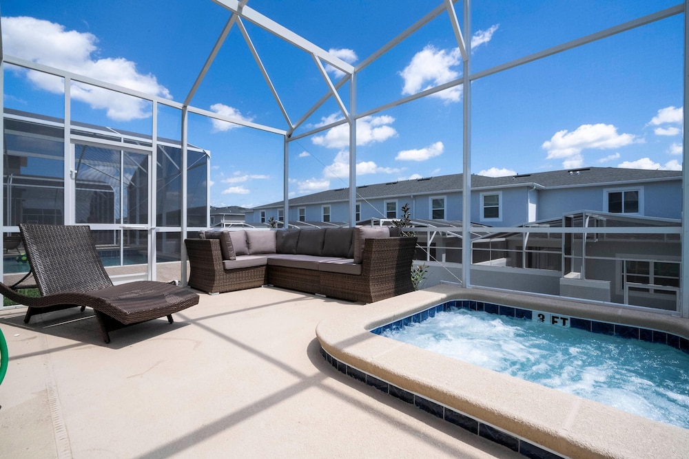 1153 KS -luxury Oasis 5BR 5BA Home Private Pool