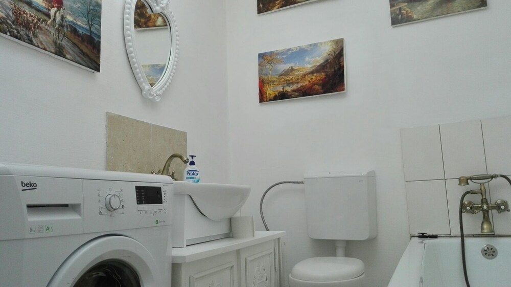 Lili's House