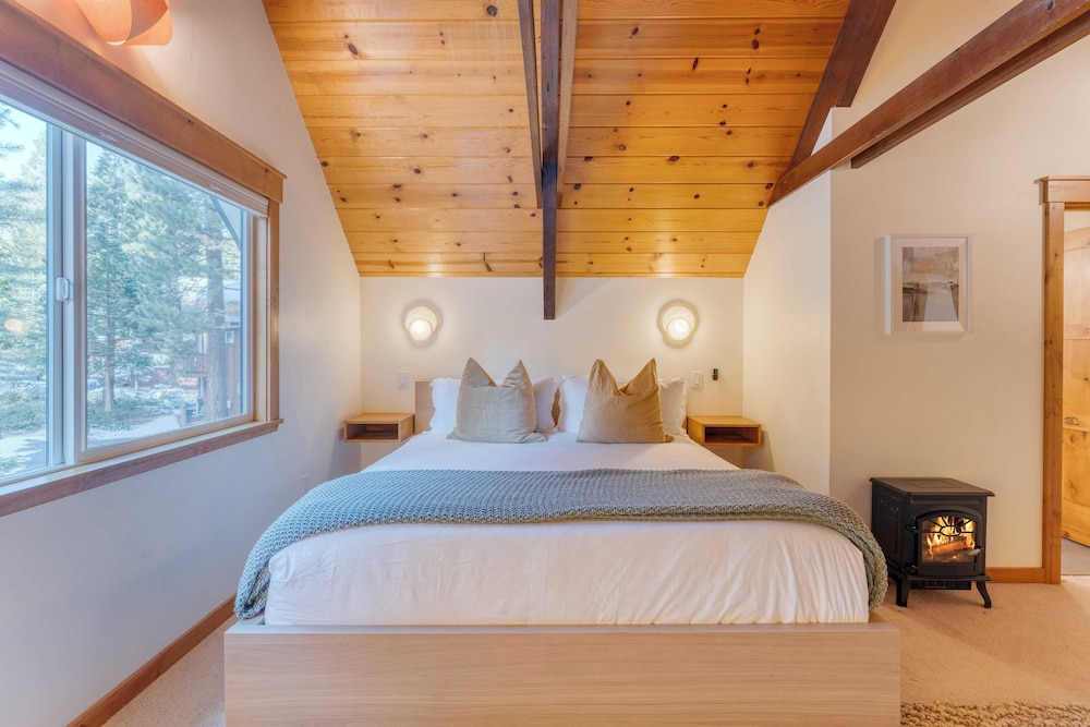 Cozy Modern Cabin w/ Sauna & Fireplace 5 Mins to Lake Peaceful Tahoe Retreat by Avantstay