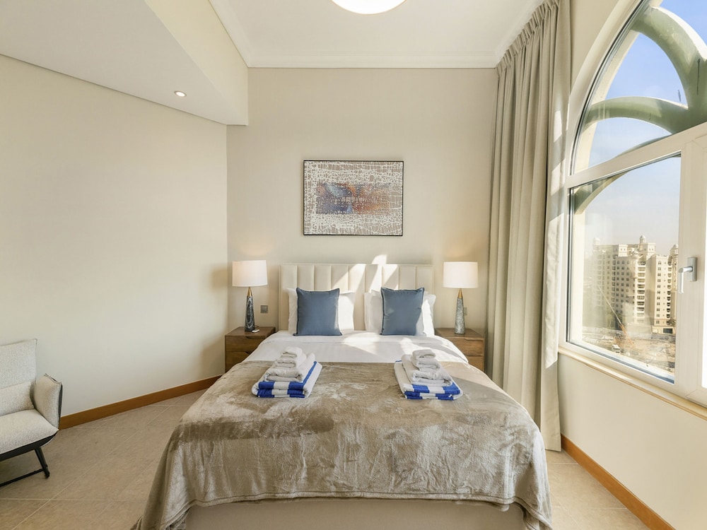 Short-stay at Al Haseer - 4 Beds Palm Holiday Apt