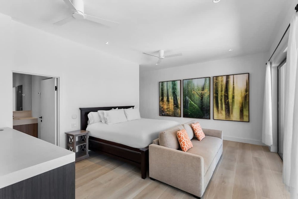 Newly Renovated Notos Cove Villa Property