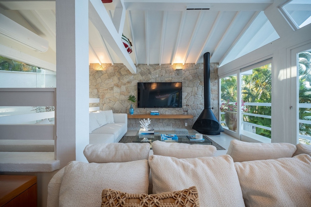 Angra - Mombaça | Mansão Espetacular Beira-Mar, 7 Suites - por Casapē Rio