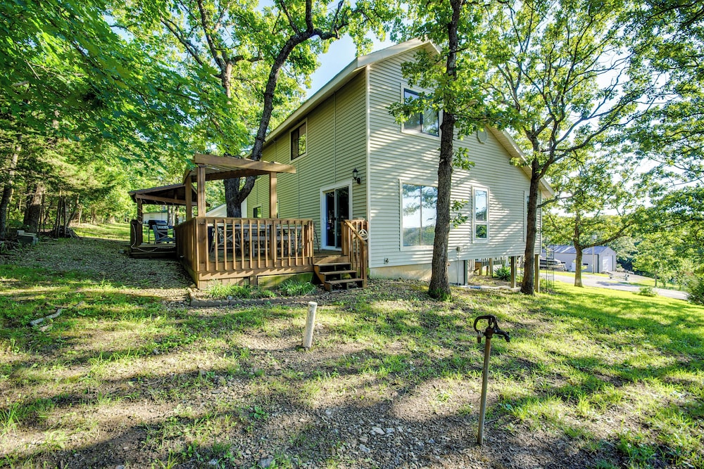 Walk to Pomme de Terre Lake: Pet-friendly Escape