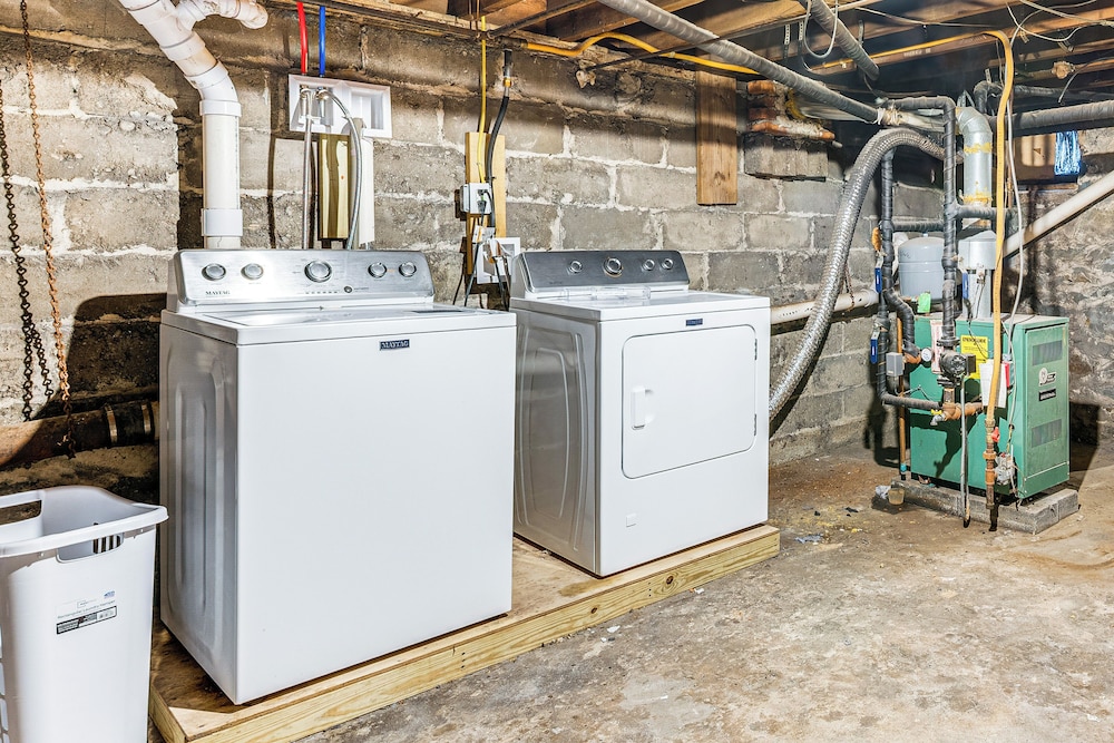 Stay & Play in Dtwn Stroudsburg: Updated Townhouse